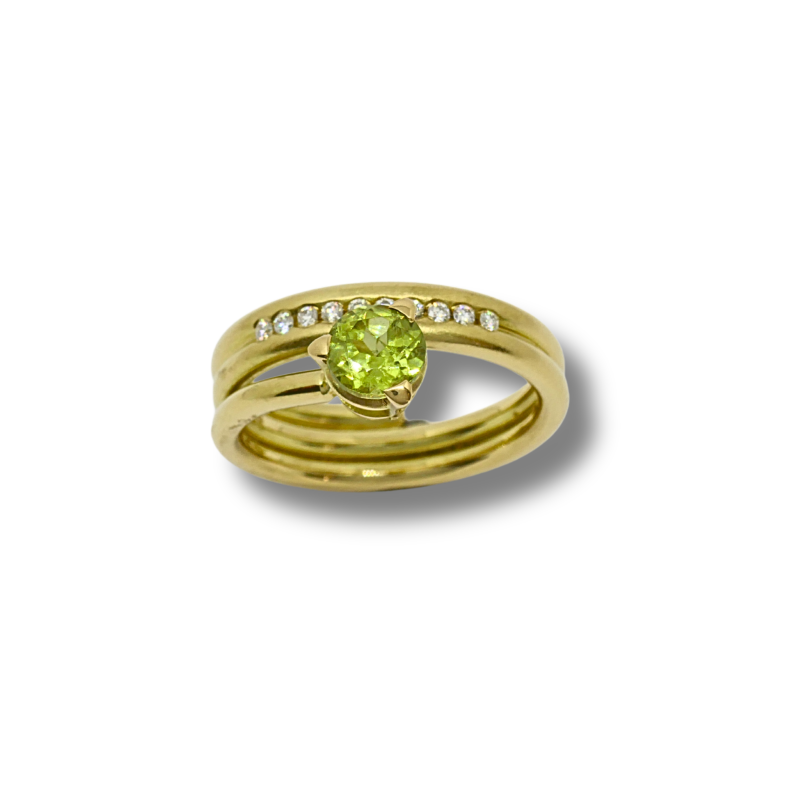 Ring mit Maligranat und Brillant