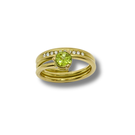 Ring mit Maligranat und Brillant