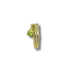 Ring mit Maligranat und Brillant